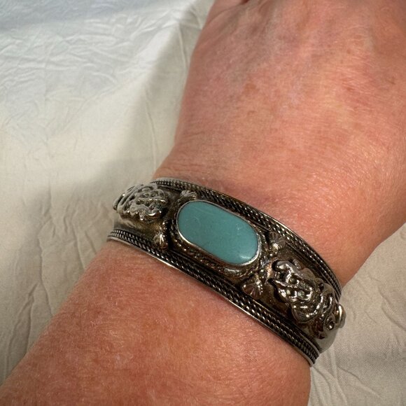 Vintage Silver Cuff Bracelet With Turquoise Stone & Intricate Engravings - Picture 8 of 11